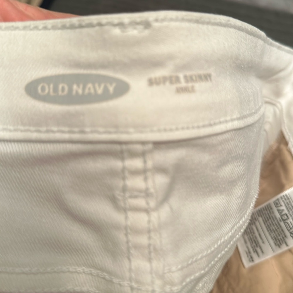 Old Navy, white skinny ankle length jeans, size 10